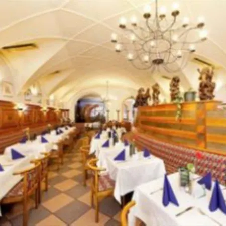 Breinoessl Hotel